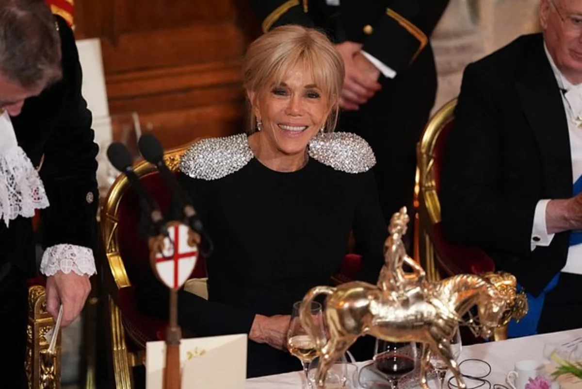 Paris Məhkəməsi Makronun xanımını kişi adlandıran jurnalistə bəraət verib