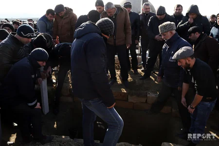 Qəzada ölən neftçi dəfn olunub - FOTO