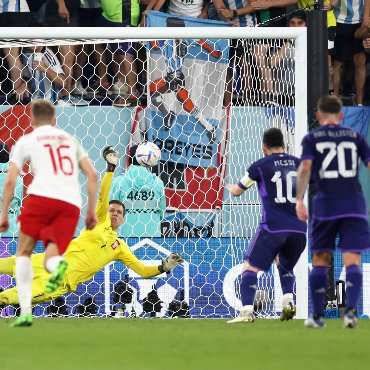 Polşa millisinin qapıçısı mundiallar tarixinin rekordunu təkrarlayıb