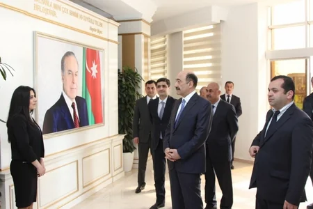 Əbülfəs Qarayev Salyanda vətəndaşları qəbul edib