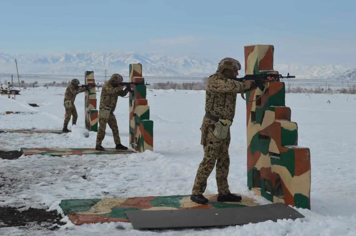 Naxçıvanda xüsusi təyinatlılar şərti düşmən hədəflərini məhv ediblər