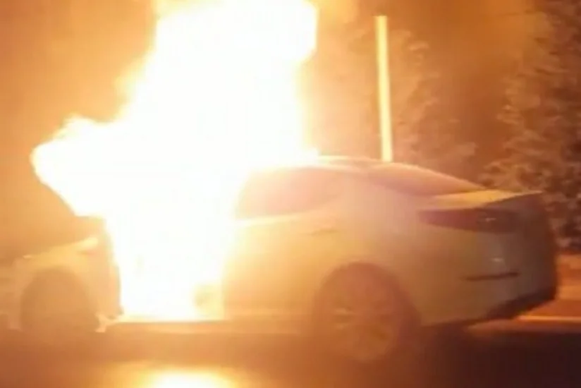 В Баку сгорел автомобиль - ВИДЕО