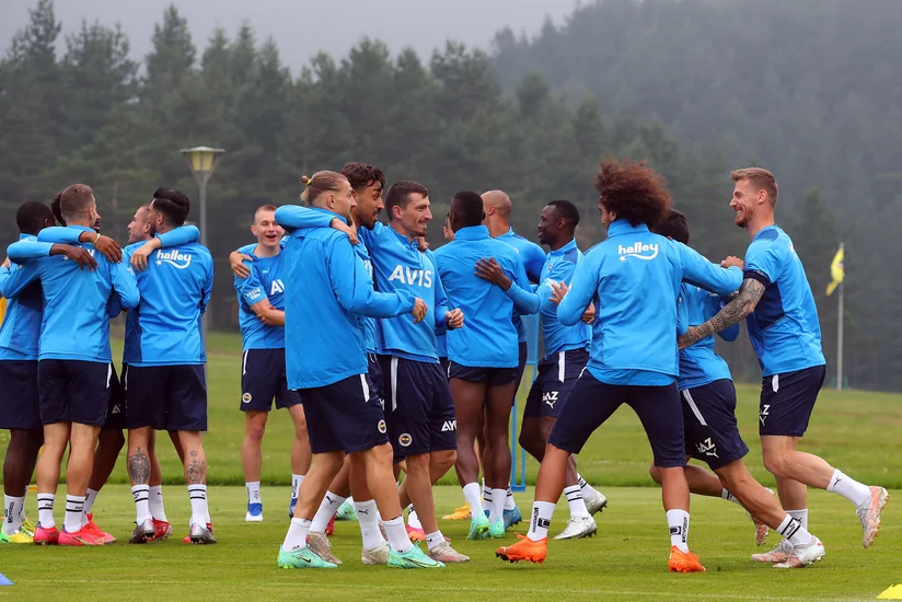 Fənərbağça 4 futbolçunu komandadan kənarlaşdırdı