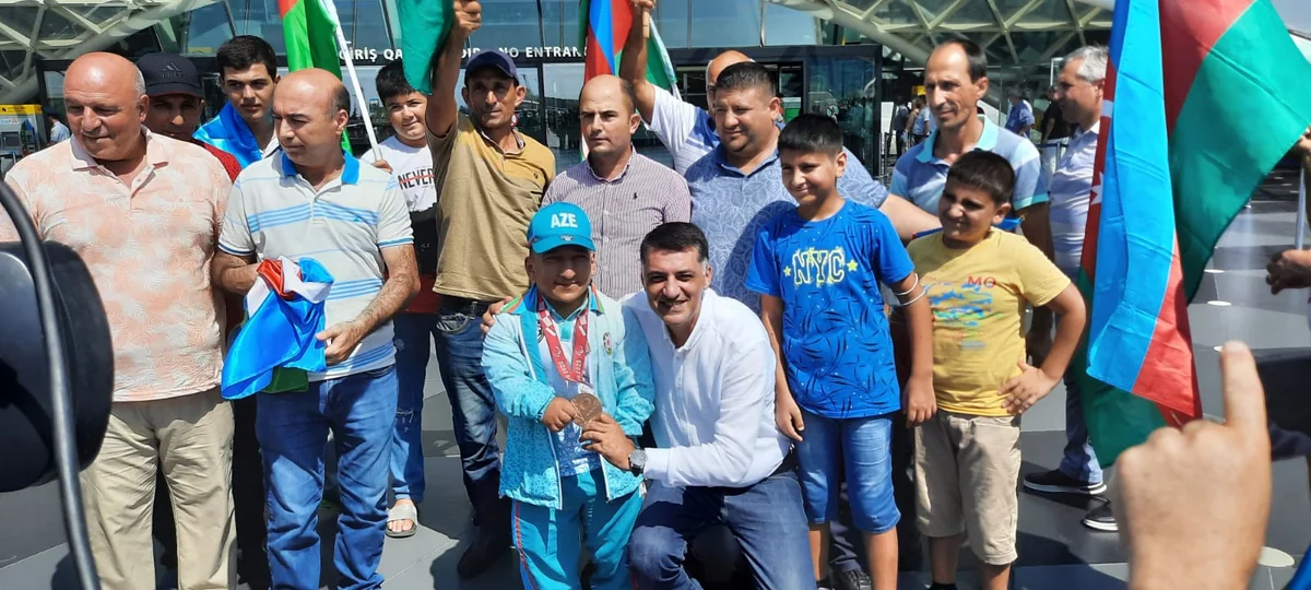 Tokio-2020: Azərbaycanın ilk medalını qazanmış paralimpiyaçı Vətənə qayıdıb