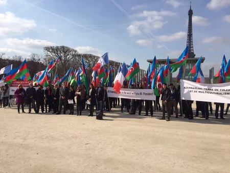 Parisdə Azərbaycan Prezidenti İlham Əliyevə dəstək aksiyası keçirilib