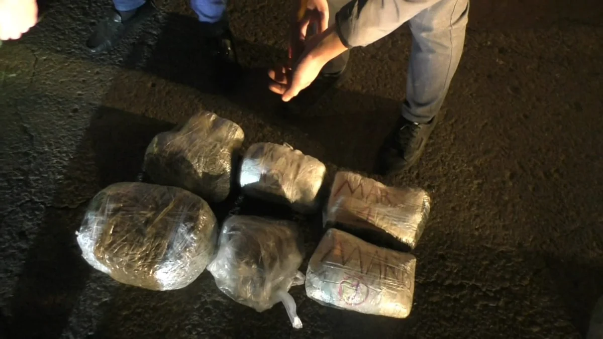 Yardımlıda avtomobildən külli miqdarda narkotik vasitə və həblər aşkarlanıb 