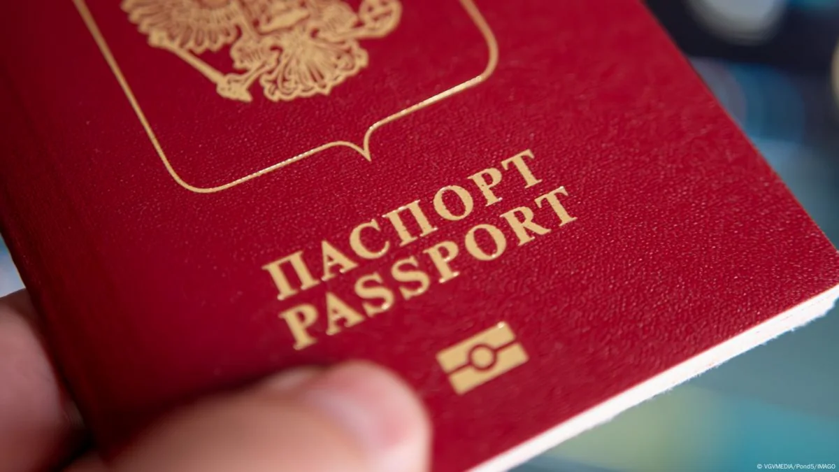 Litva və Latviya rusların beşillik pasportlarını tanımağı dayandırır