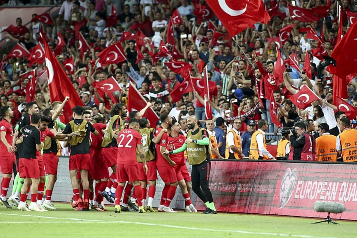 Türkiyəli azarkeşlər Ermənistan yığması ilə səfər oyununa buraxılmayacaqlar