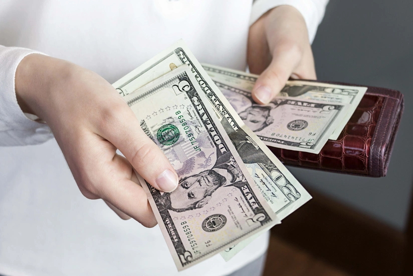 Pandemiyanın yayılması dolları bahalaşdırır