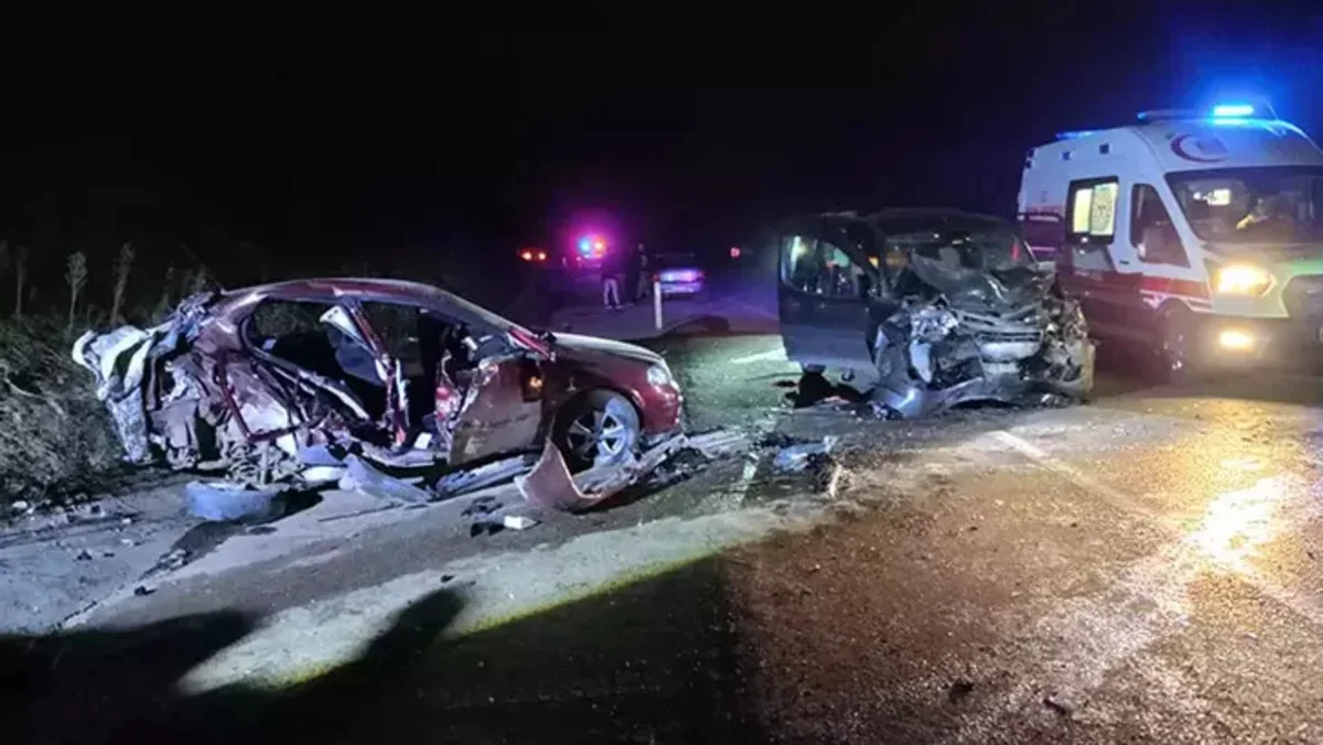 Kocaelidə ağır yol qəzasında, 1 yeniyetmə ölüb, 6 nəfər yaralanıb