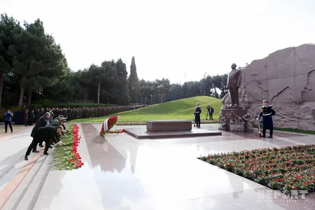 Azerbaijan commemorates national leader Heydar Aliyev - PHOTO REPORT