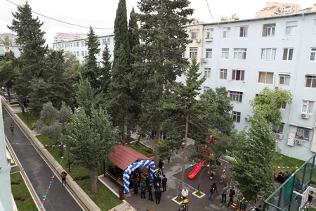 Bakıda növbəti abad həyət istifadəyə verilib