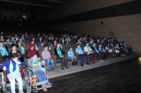 Leyla Əliyeva xüsusi qayğıya ehtiyacı olan uşaqlar üçün keçirilən şənlikdə iştirak edib