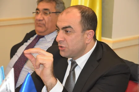 Viktor Yuşenko, Leonid Kojara və Rövşən Tağıyev Kiyevdə Dağlıq Qarabağdan və Donbasdan danışıblar