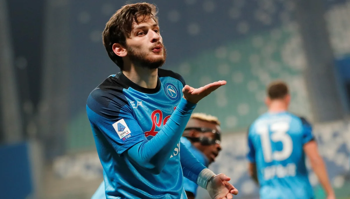Napoli gürcüstanlı futbolçunun maaşını üç dəfə artıra bilər