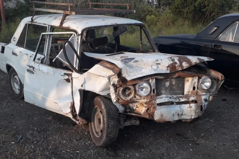 В Кюрдамире столкнулись два легковых автомобиля, три человека пострадали