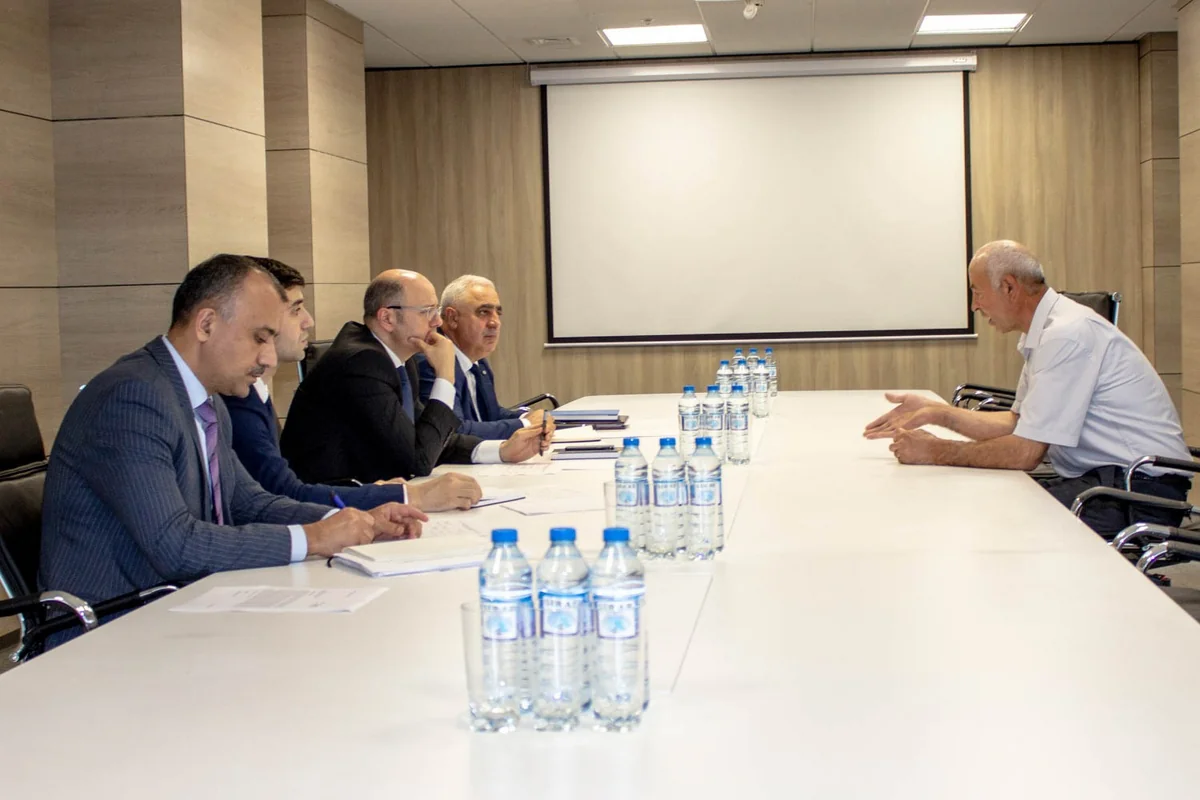 Energetika naziri vətəndaşları qəbul edib