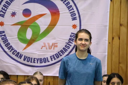 AVF prezidenti yeniyetmə voleybolçularla görüşüb