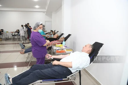 Allahşükür Paşazadə qan verib