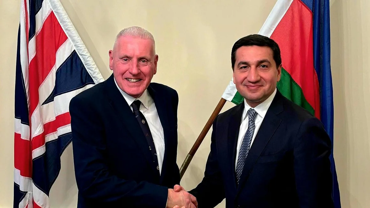 Hikmət Hacıyev Britaniya Müdafiə Nazirliyinin dövlət naziri ilə görüşüb
