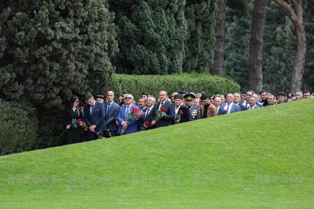 Azerbaijani people commemorate National Leader Heydar Aliyev