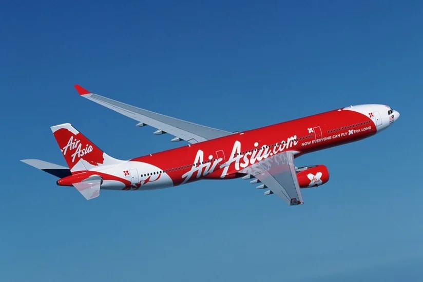 Tbilisiyə uçan iki sərnişin təyyarəsi Bakıya enməli olub