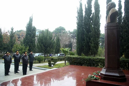 Zakir Həsənov Ali Baş Komandan İlham Əliyevin təbriklərini hərbçilərə çatdırıb