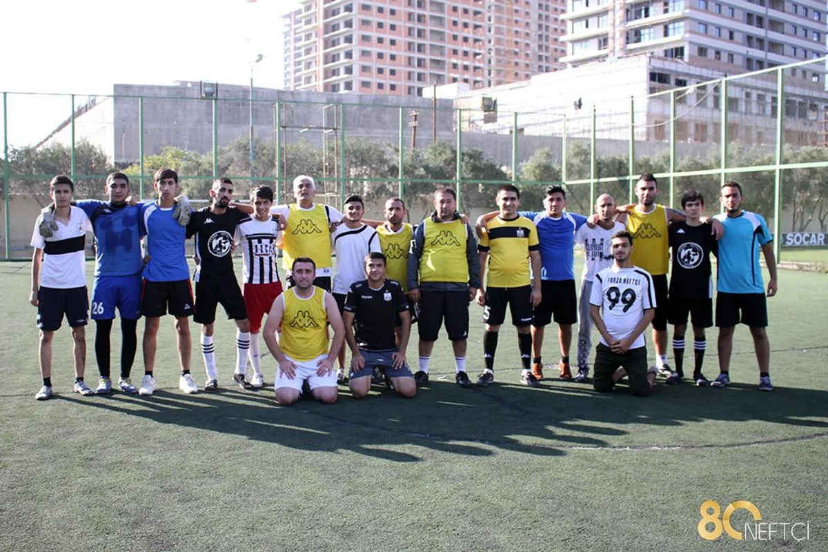 “Neftçi” klubunun rəhbərliyi azarkeşlərlə futbol oynayıb