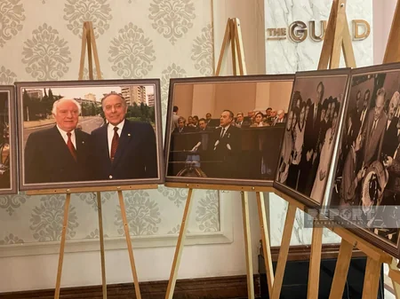 Gürcüstanda Heydər Əliyevin 100 illik yubileyinə həsr olunmuş fotosərgi açılıb
