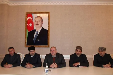 Dini Qurumlarla İş üzrə Dövlət Komitəsinin sədri Xırdalanda vətəndaşları qəbul edib