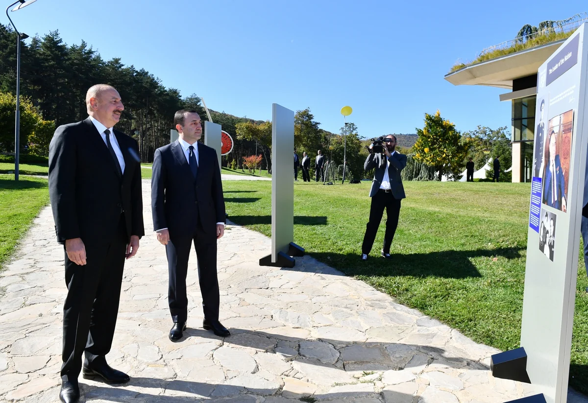 President Ilham Aliyev and Prime Minister Irakli Garibashvili view photo exhibition dedicated to 100th anniversary of National Leader Heydar Aliyev