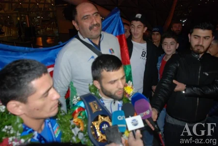 Dünya çempionatında 4-cü yeri tutan yunan-Roma güləşçiləri vətənə dönüb