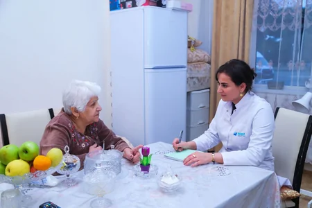 West Hospitalın həkimləri sosial xidmət müəssisəsinin sakinlərini müayinə edib