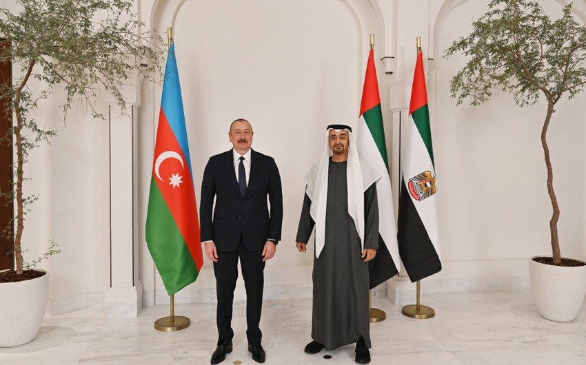 Лидер ОАЭ позвонил президенту Ильхаму Алиеву