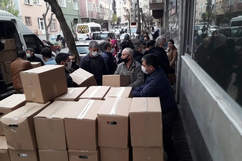 Diaspor Komitəsi İstanbulda yaşayan azərbaycanlı ailələrə yardım edib