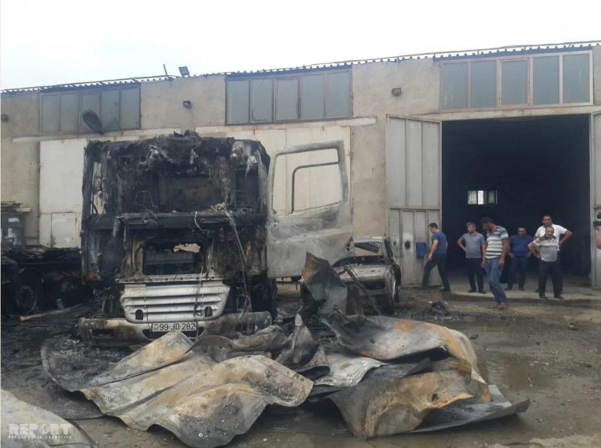 Sumqayıtda avtomobil parkında yanğın olub, ölən və xəsarət alanlar var - YENİLƏNİB - FOTO