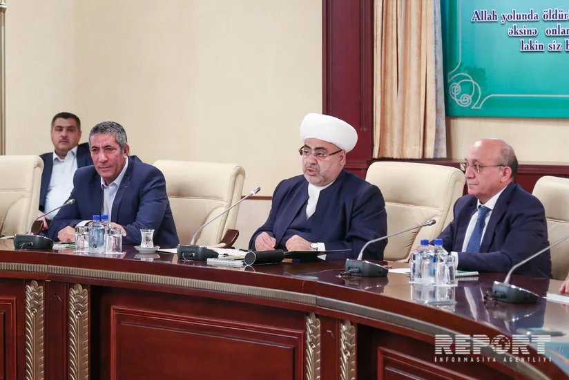 Allahşükür Paşazadə: Azərbaycanda dini siyasi təbliğatın bir vasitəsinə çevirmək istəyən qüvvələr var