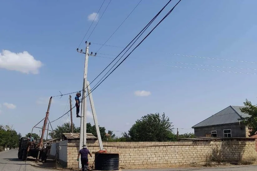 В Билясуваре реконструируют электросети трех сел