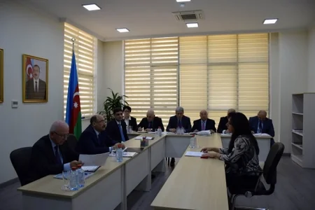 Əbülfəs Qarayev vətəndaşları qəbul edib