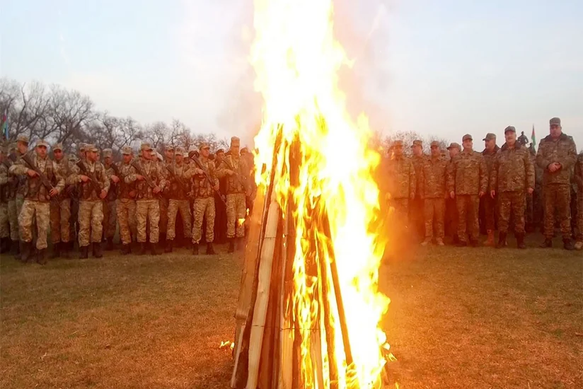 Müdafiə naziri Yel çərşənbəsini şəxsi heyətlə birlikdə qeyd edib - VİDEO