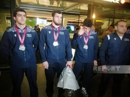Avropa çempionatında 4 medal qazanan yunan-Roma güləşçiləri Vətənə qayıdıblar