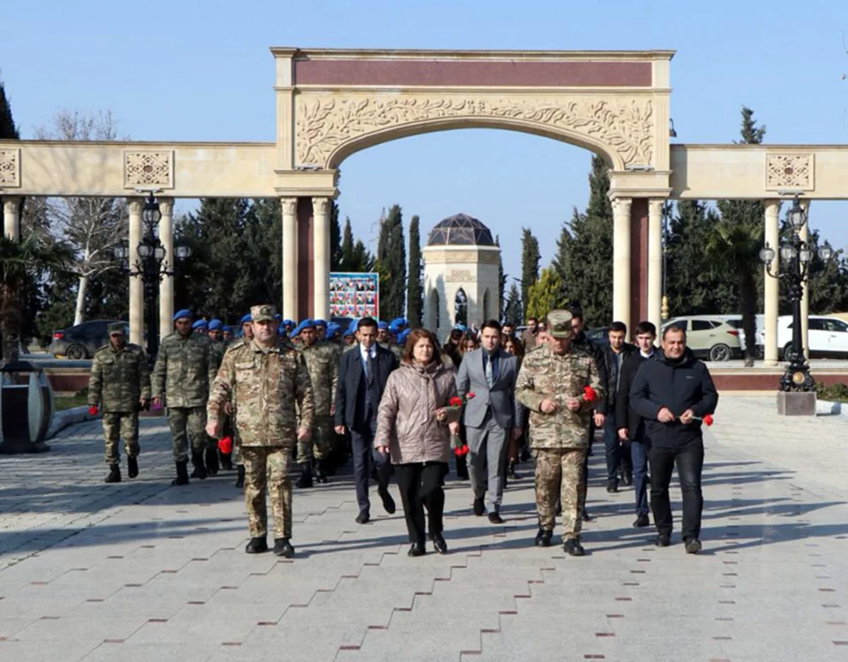 Quru Qoşunları, eləcə də xüsusi təyinatlı təhsil müəssisələrində Gənclər Günü qeyd olunub