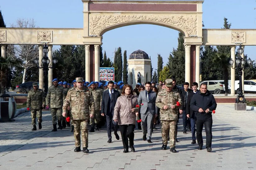 Quru Qoşunları, eləcə də xüsusi təyinatlı təhsil müəssisələrində Gənclər Günü qeyd olunub