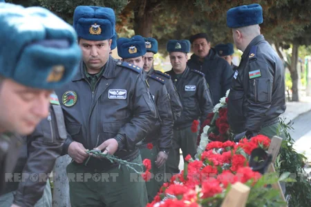 Aprel döyüşlərinin şəhid pilotlarının məzarı ziyarət olunub