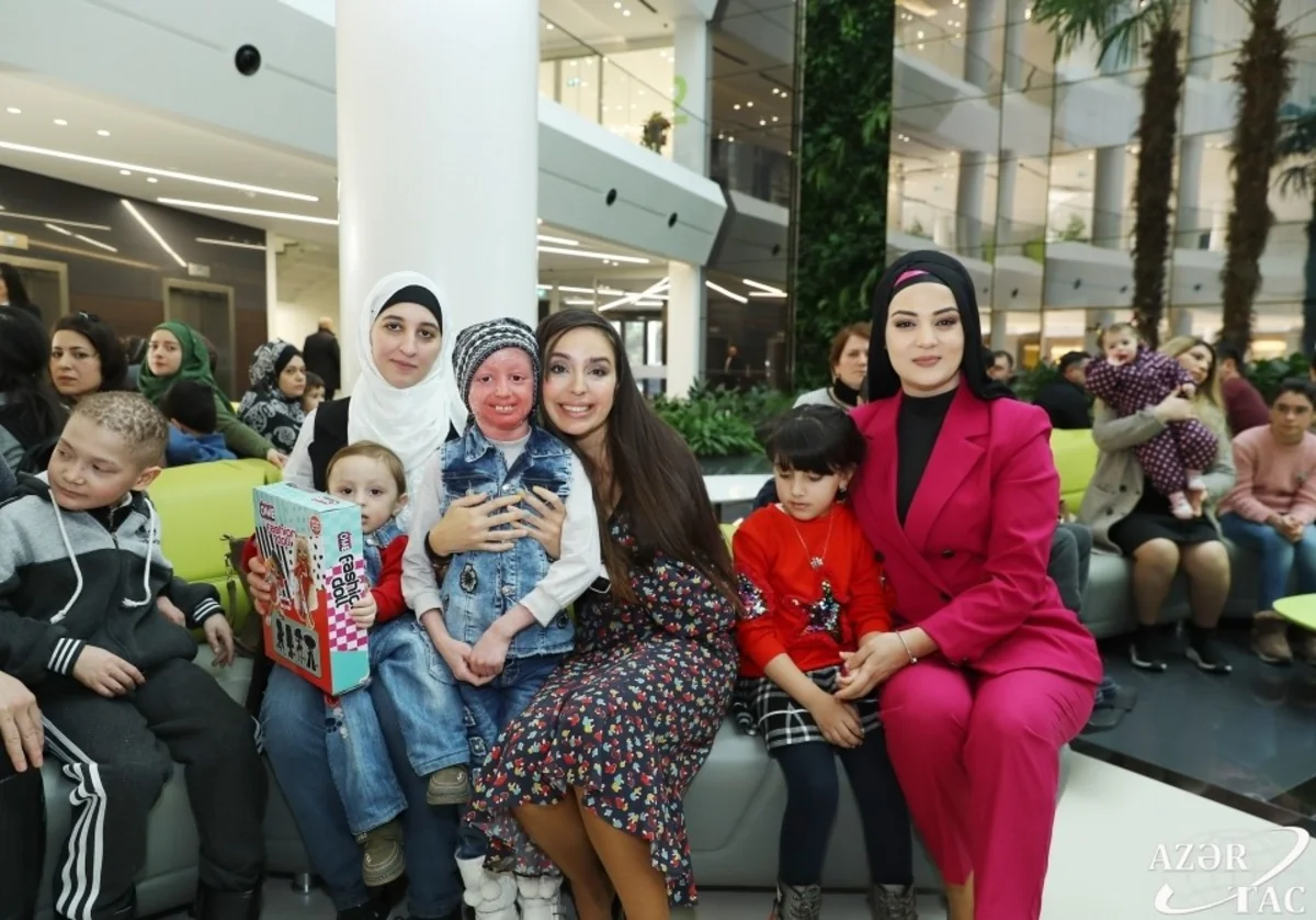 Leyla Əliyeva ixtioz, kəpənək və immundefisit xəstəliyindən əziyyət çəkən uşaqlarla görüşüb