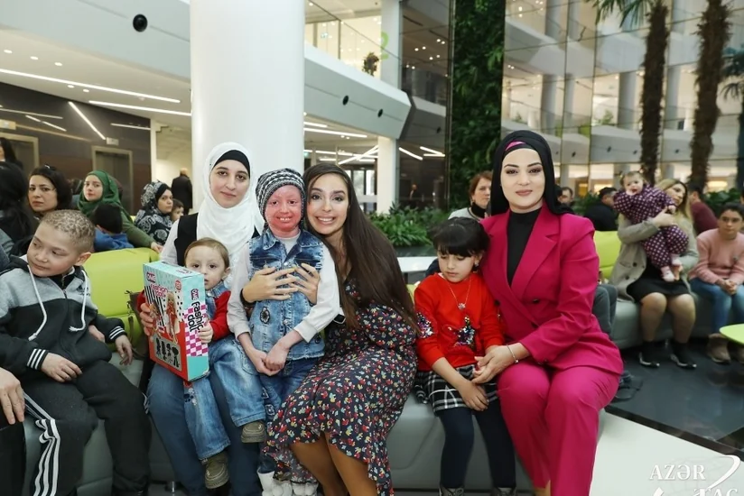 Leyla Əliyeva ixtioz, kəpənək və immundefisit xəstəliyindən əziyyət çəkən uşaqlarla görüşüb