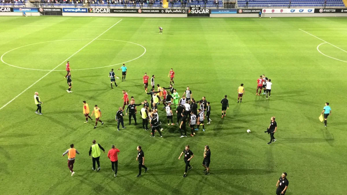 На матче Нефтчи - Сумгаит произошла драка