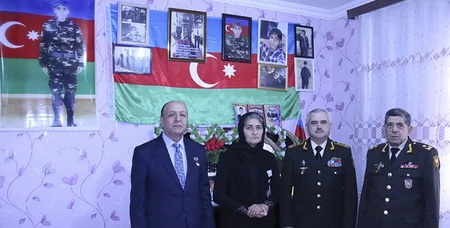 Dövlət Komitəsi bir qrup şəhid ailəsinə bayram sovqatı çatdırıb