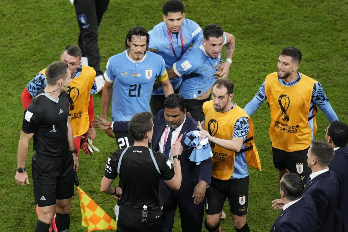 FIFA Uruqvay millisinin aparıcı üzvlərini futboldan kənarlaşdıra bilər