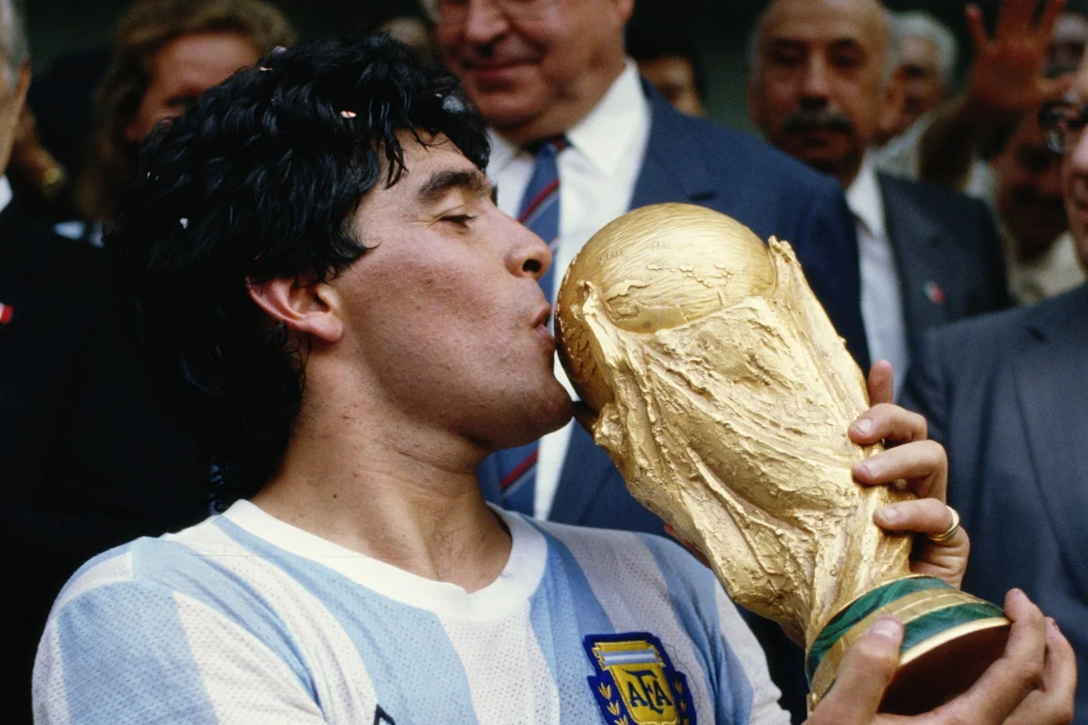 Dieqo Maradona dünyasını dəyişdi